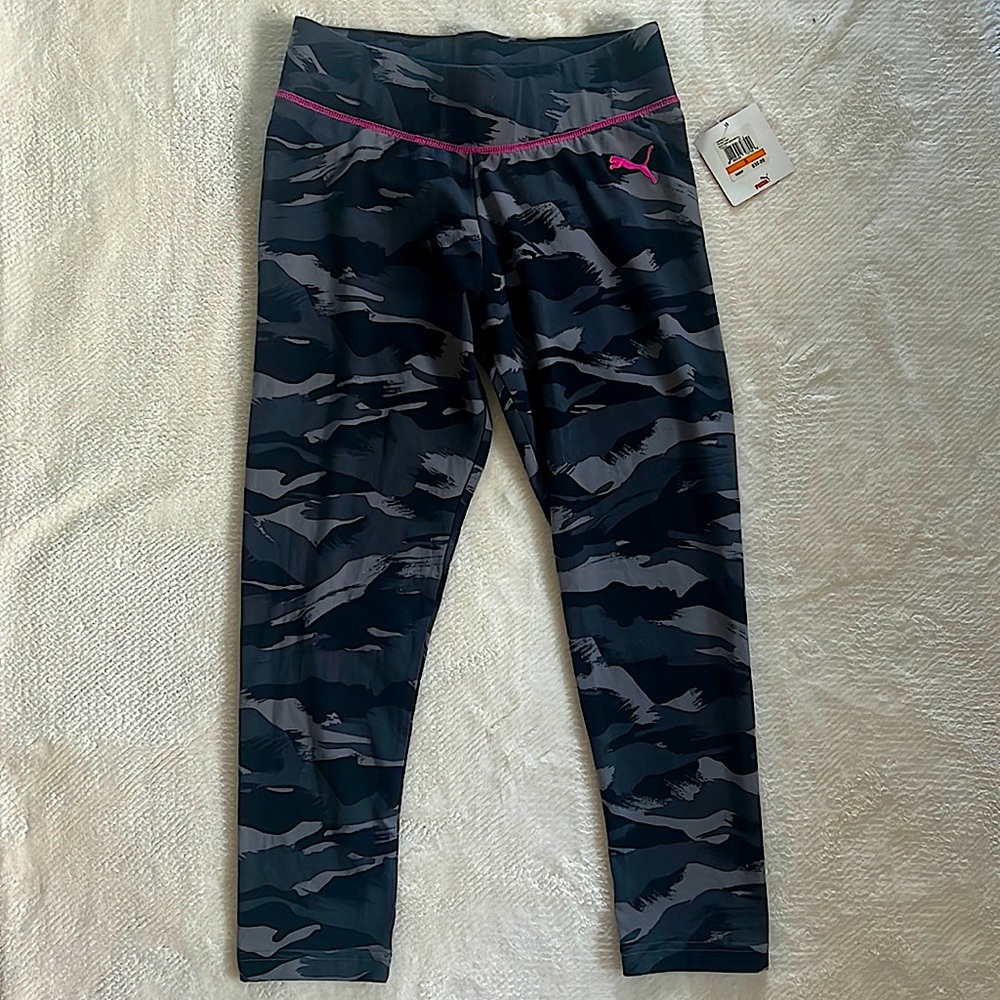 NWT. PUMA Gray & Black Camouflage Print Leggings With Pink Detail. Size small